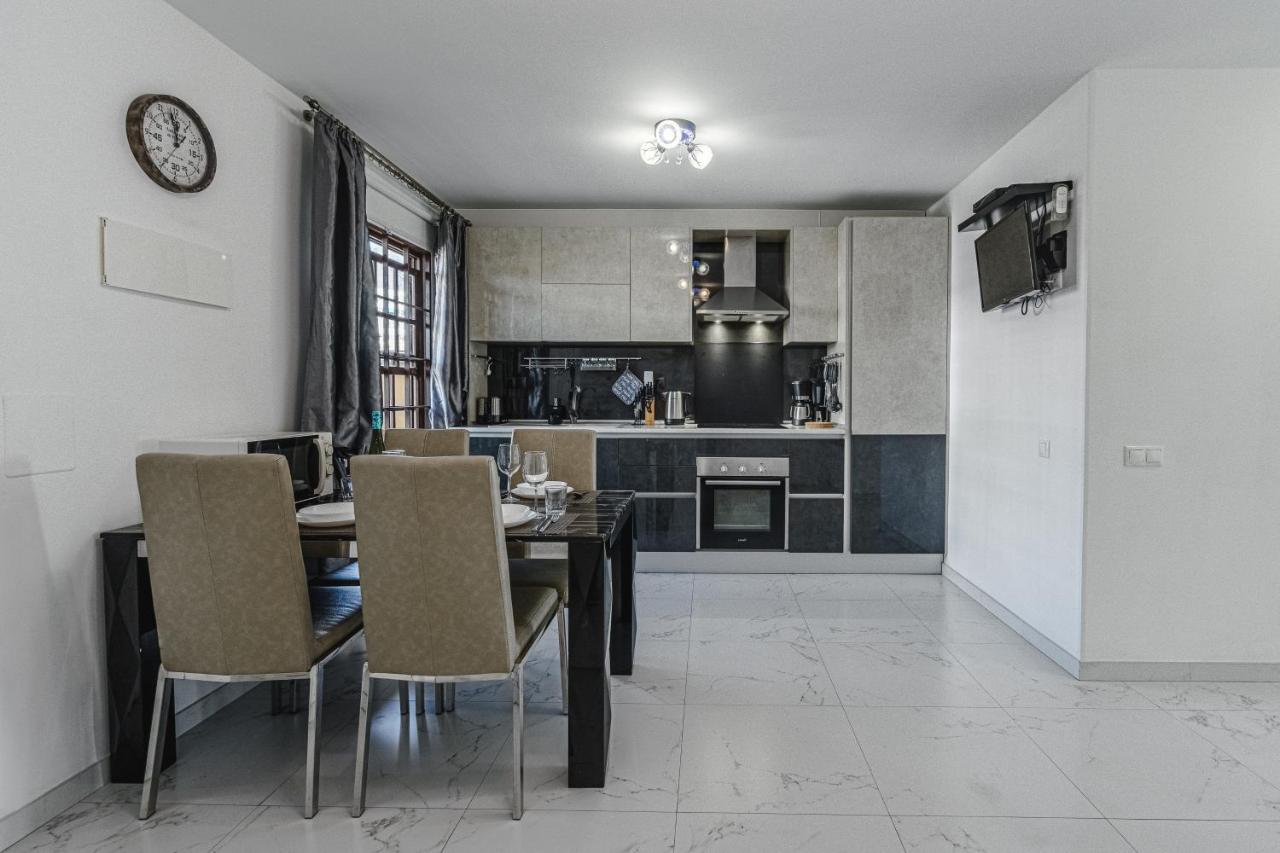 Amazing 3 Bedroom Apartment On The First Line Of The Best Las Americas Beach, Air Conditioner And Terrace Ocean View Playa de las Americas  Eksteriør bilde