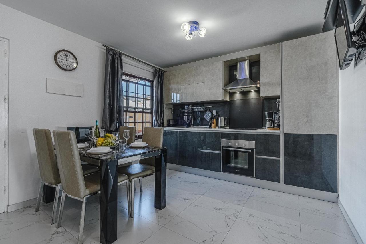 Amazing 3 Bedroom Apartment On The First Line Of The Best Las Americas Beach, Air Conditioner And Terrace Ocean View Playa de las Americas  Eksteriør bilde