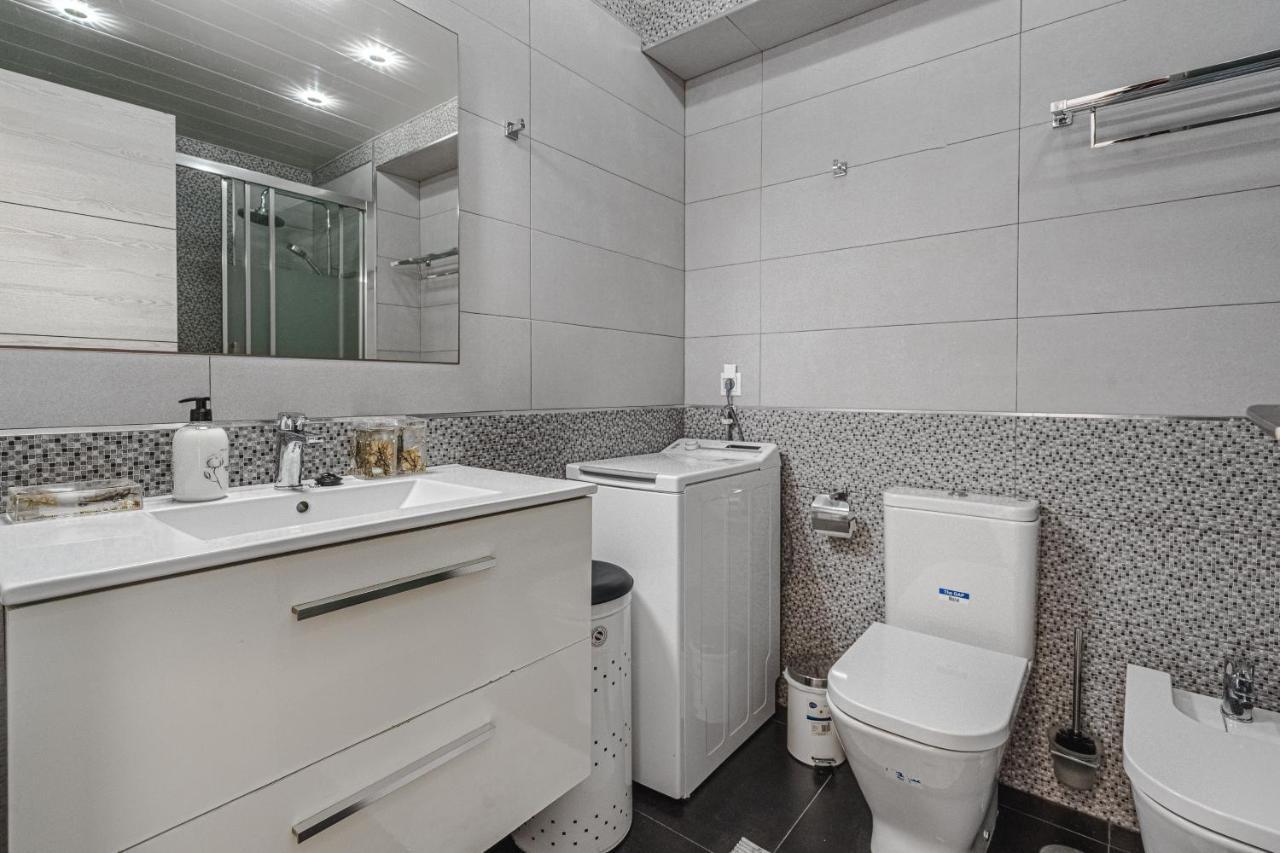 Amazing 3 Bedroom Apartment On The First Line Of The Best Las Americas Beach, Air Conditioner And Terrace Ocean View Playa de las Americas  Eksteriør bilde
