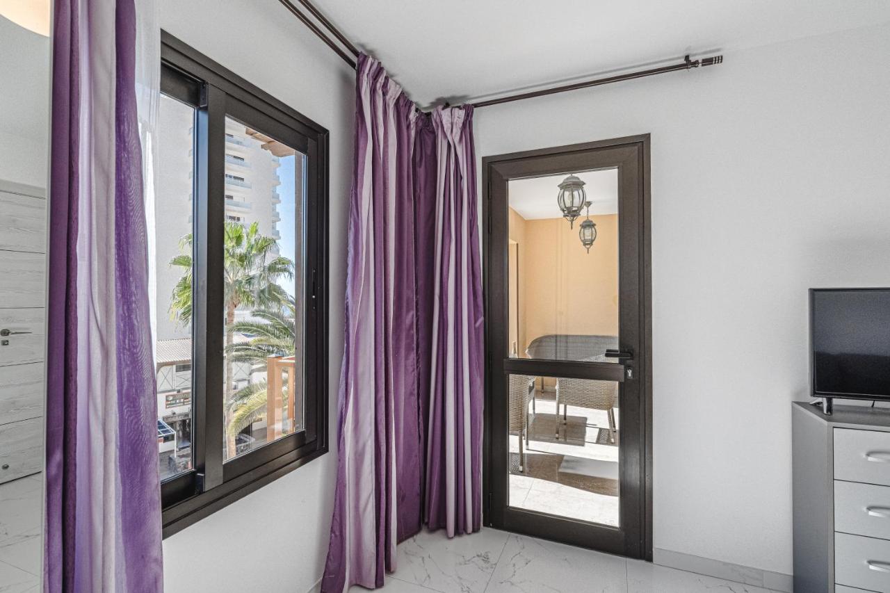 Amazing 3 Bedroom Apartment On The First Line Of The Best Las Americas Beach, Air Conditioner And Terrace Ocean View Playa de las Americas  Eksteriør bilde